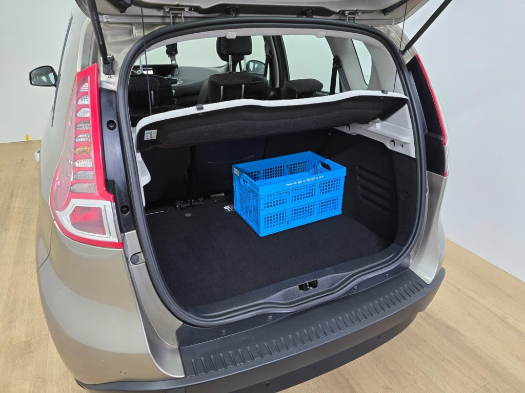 Renault Scenic occasion 2.0 dynamique 5 persoons met grote kofferbak | clim