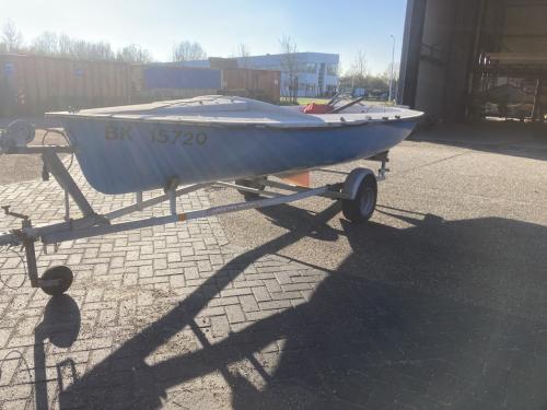 Open polyester zeilboot