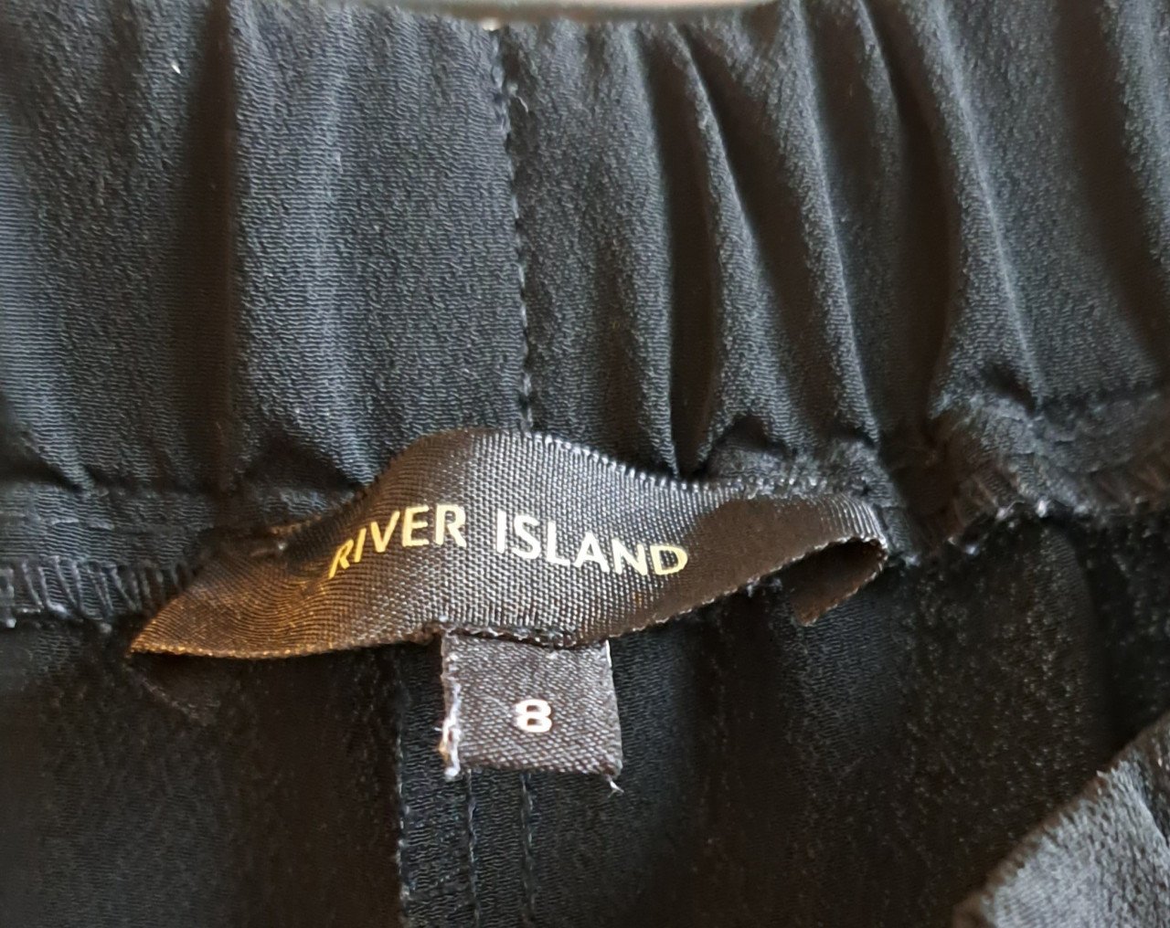 Stijlvolle River Island broek met leuke details - maat 36