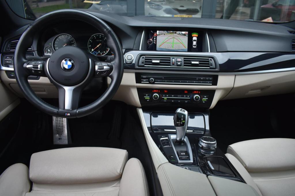 BMW 5 Serie 520i m sport | schuifdak | camera | leder | nap | adapt. cruise