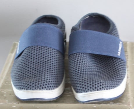 Blauwe instappers witte zool  maat 37