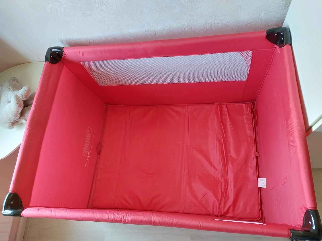 2 hoogten verstelbaa,r erg rood, logeer/kampeer, kinder/babybedje
