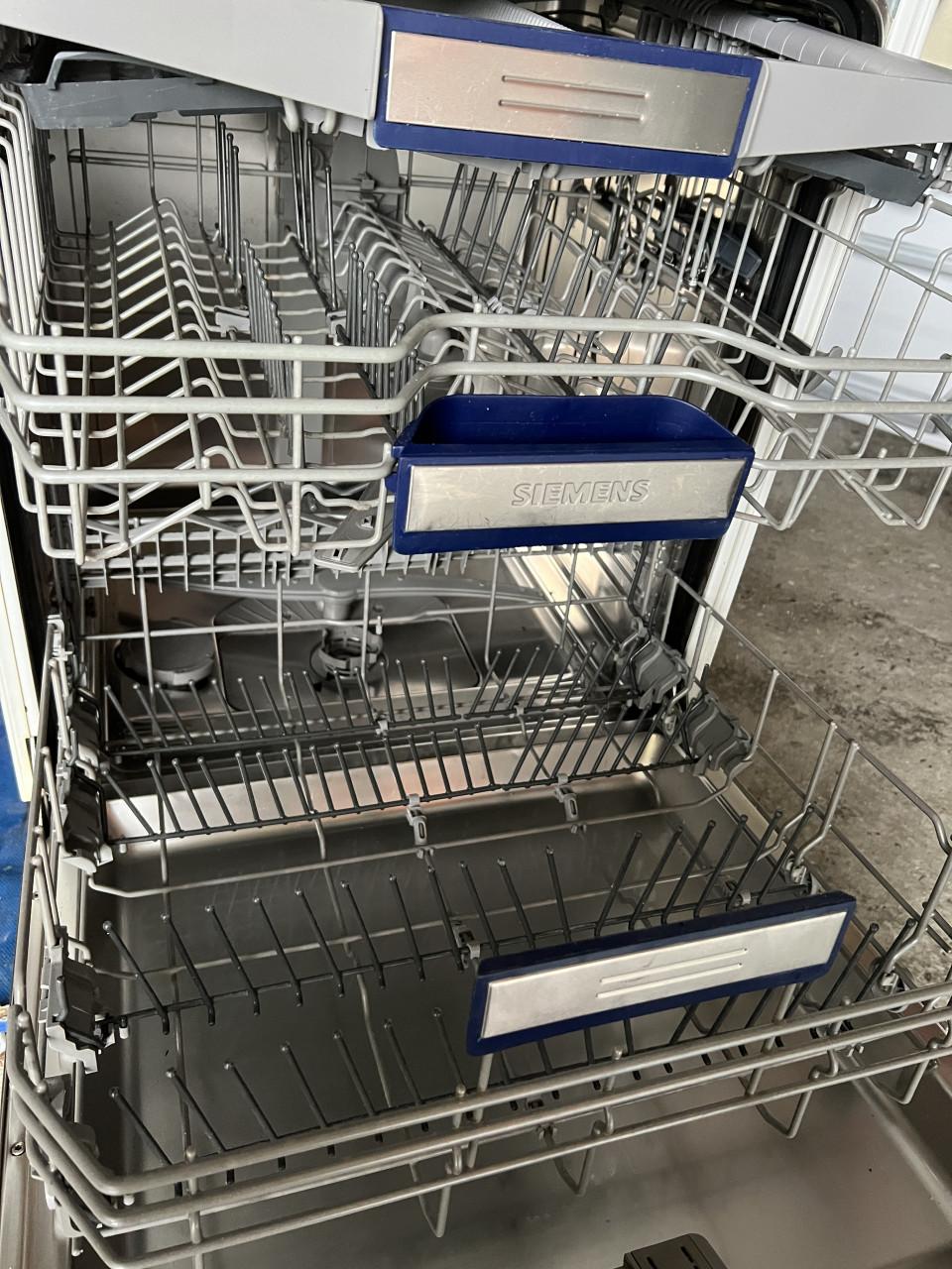 Siemens inbouw Vaatwasser met bestek lade 83x60 cm.