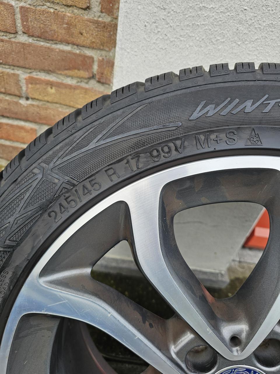 17" Mercedes Breedset Winterbanden + TPMS | Vredestein