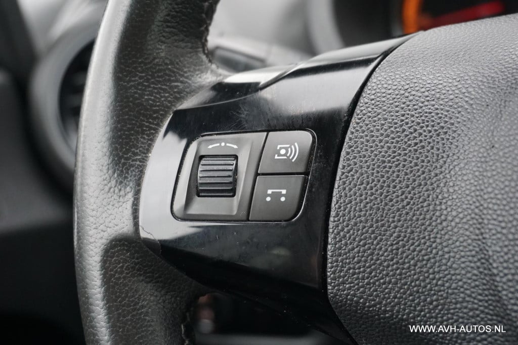 Opel Corsa 1.2-16v '111' edition