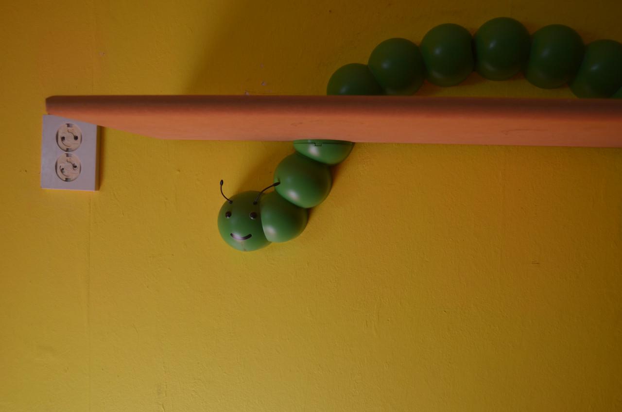 (Boeken)plankje kinderkamer in prima staat.