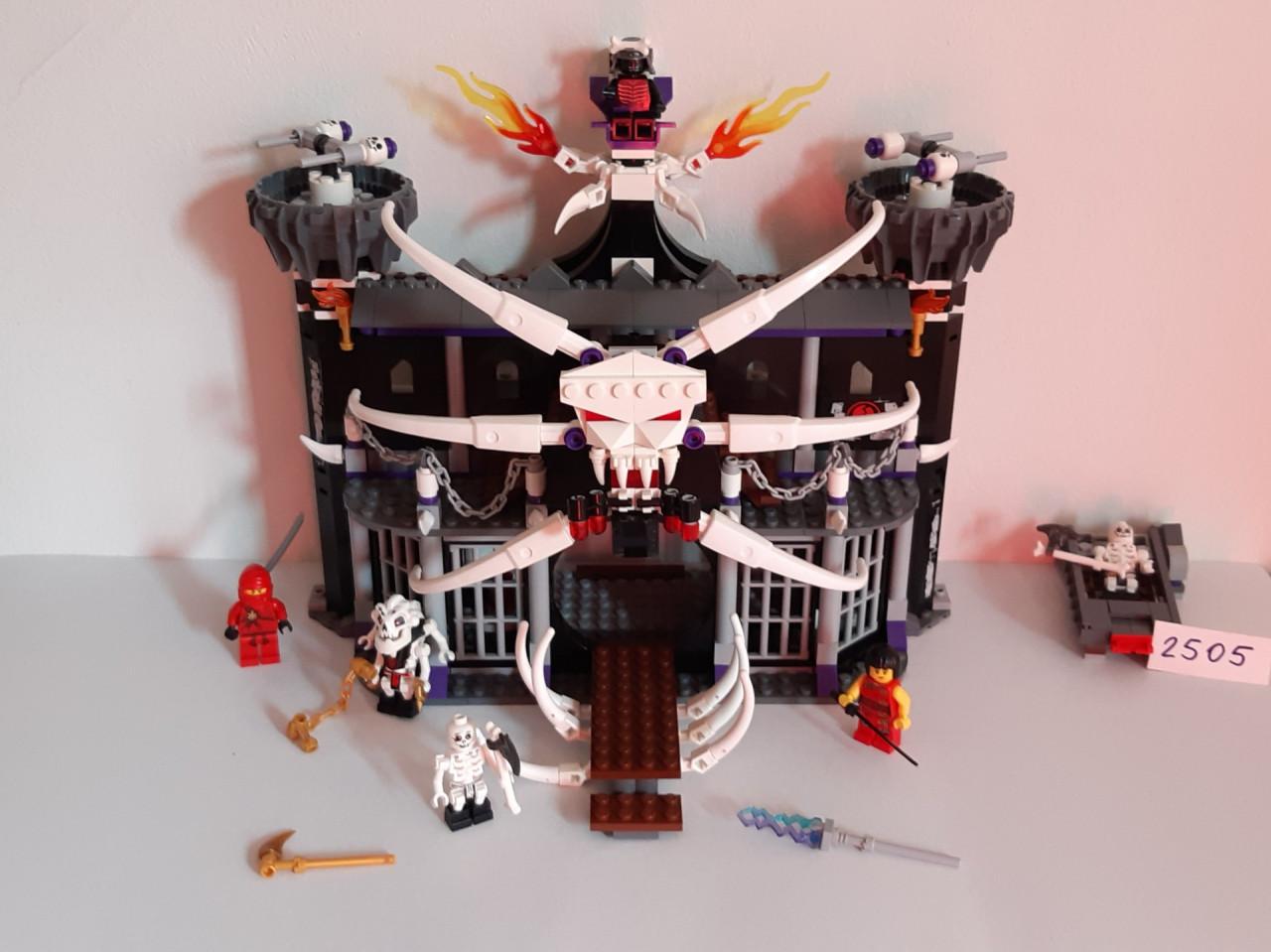 LEGO NINJAGO 2505: Duistere Fort van Garmadon