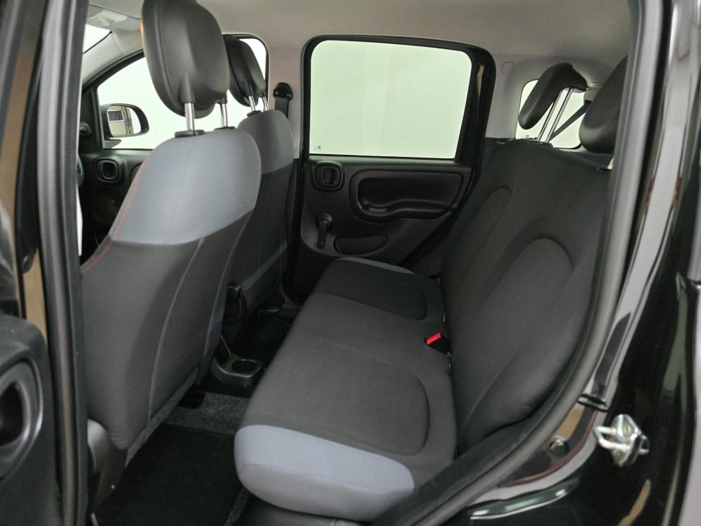 Fiat Panda occasion 1.2 popstar in zwart | sportieve look | trekhaak | twee