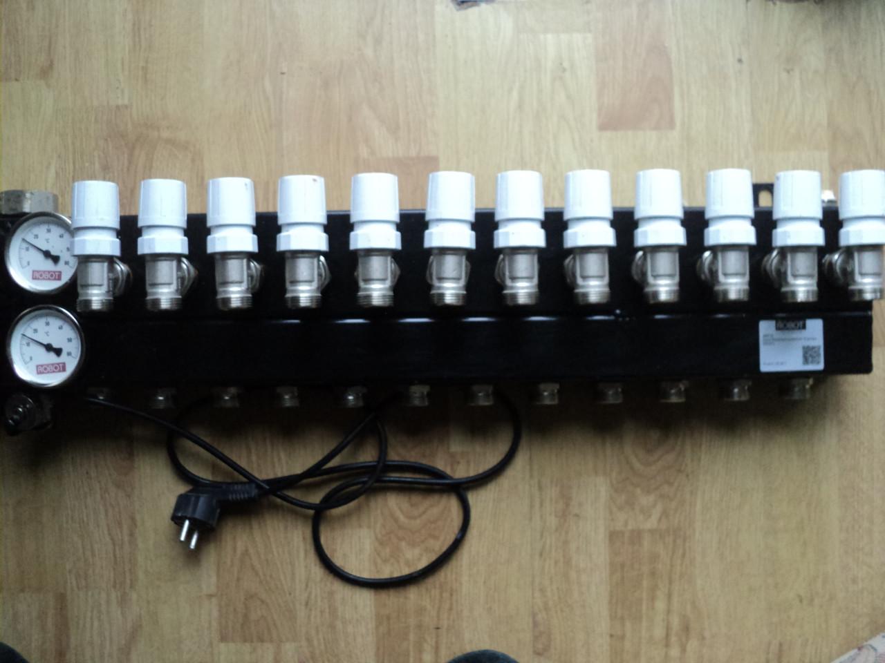 Vrijwel nieuwe 12 groep verdeler vloerverwarming ENERGI ZUINIG