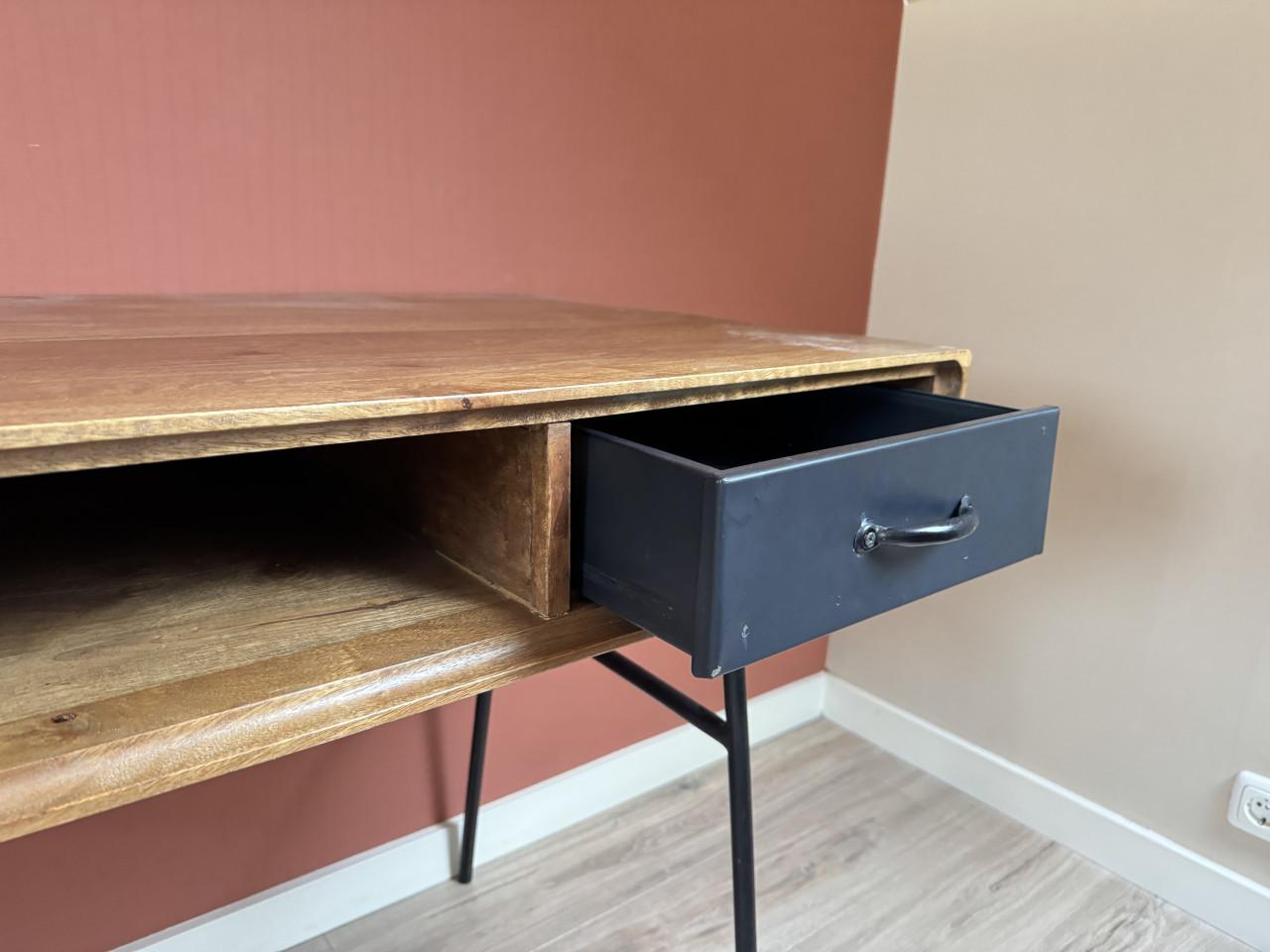 Bureau retro, leuk item voor interieur