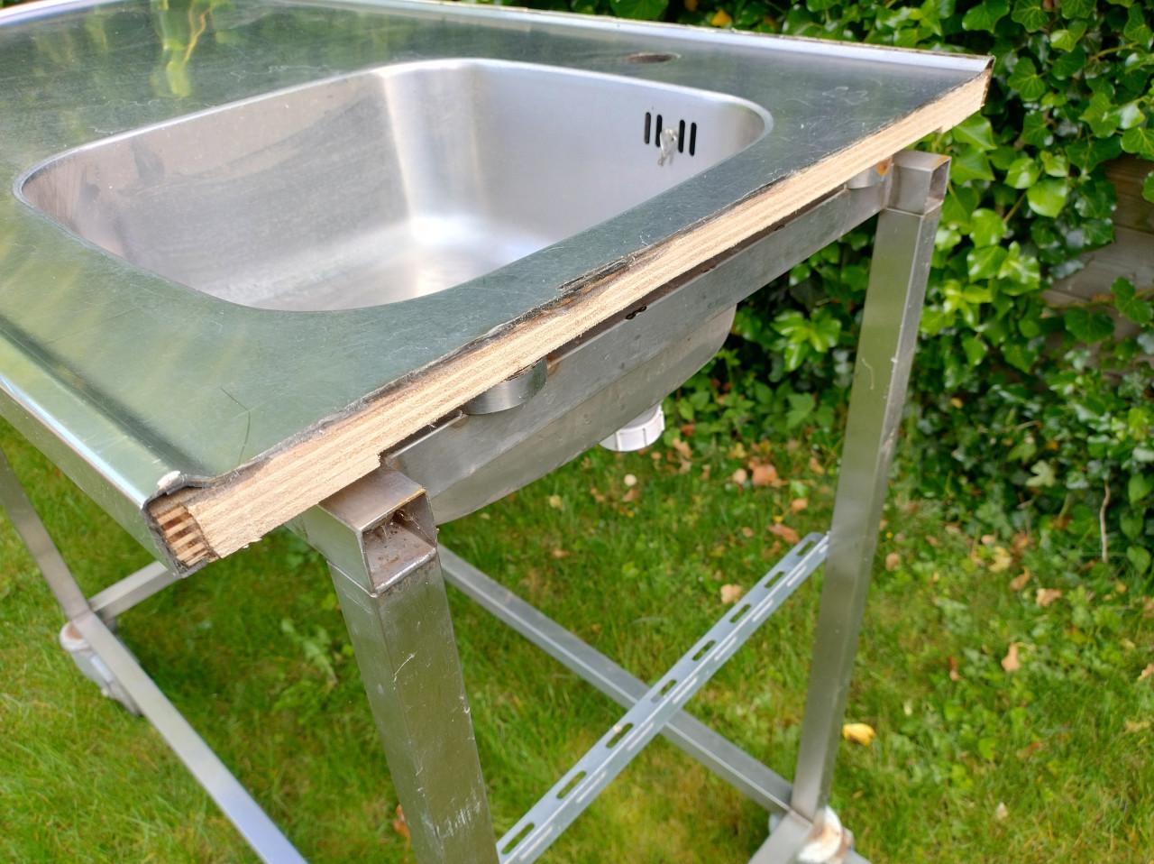 RVS aanrechtblad op onderstel, ideaal voor buiten/buitenkeuken!
