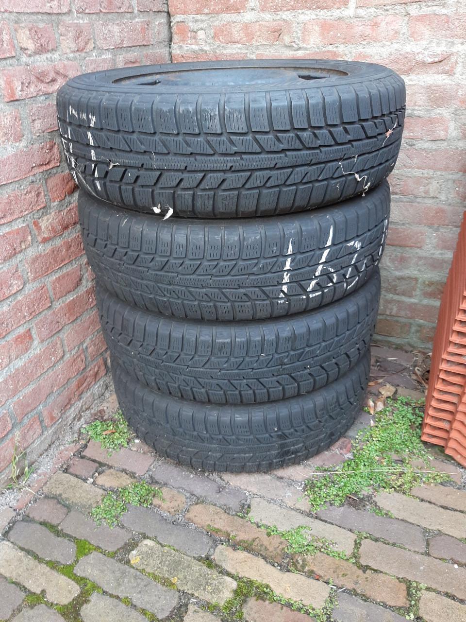 4 winterbanden op velg Suzuki swift