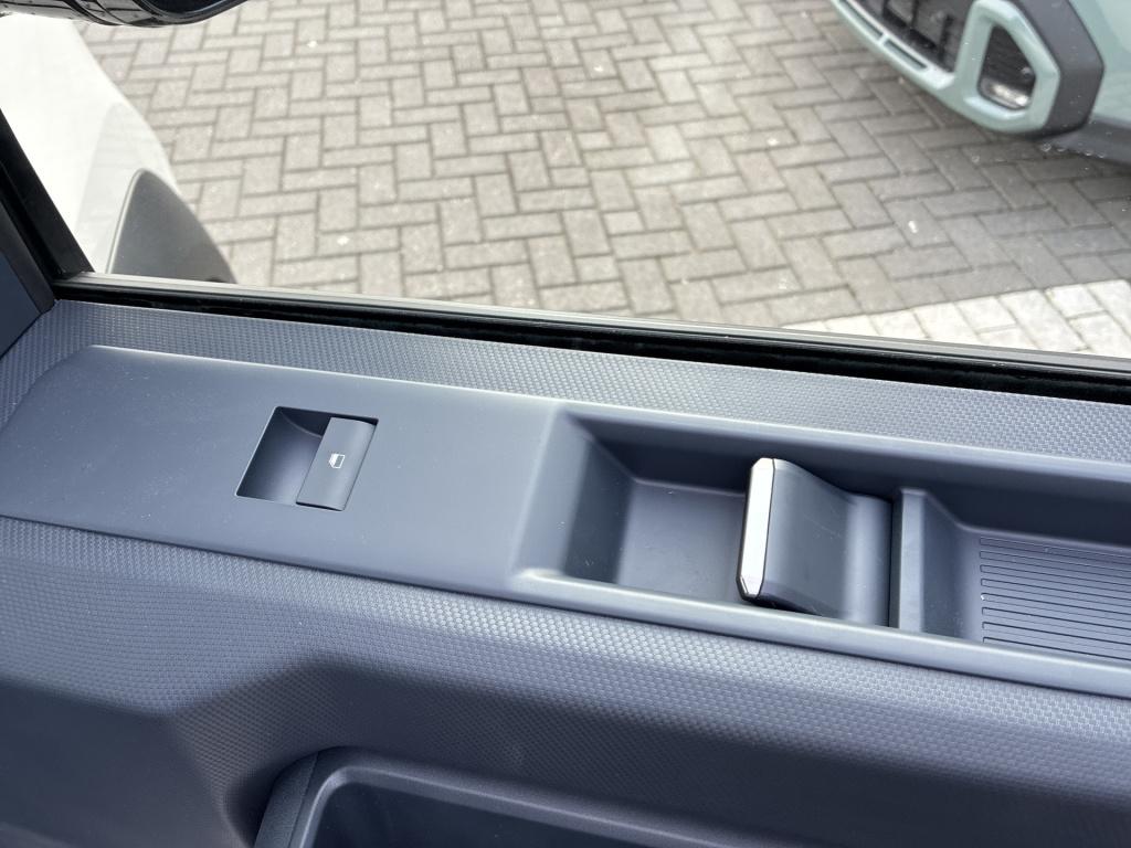 Kia Pv5 l2h1 essential 71.2 kwh | demonstratieauto | houten vloer en wanden