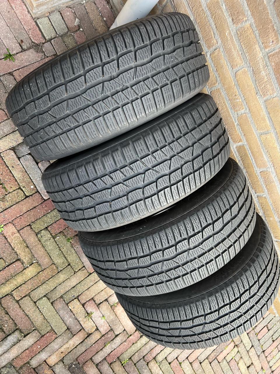 Continental winterbanden TS 830 215/50/17