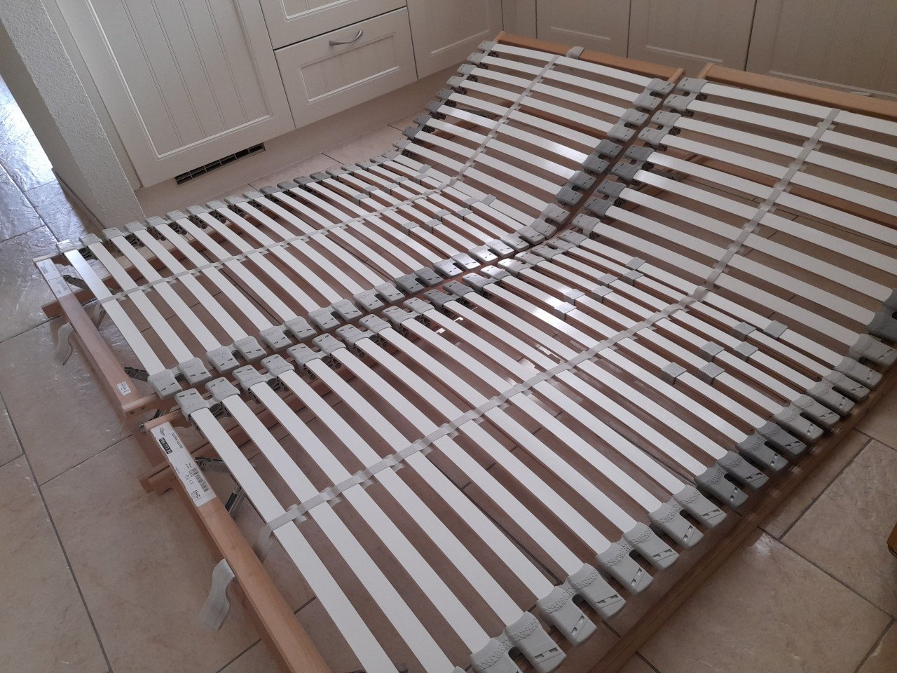 2 x Verstelbare lattenbodem 90 x 200 ( in goede nette staat)