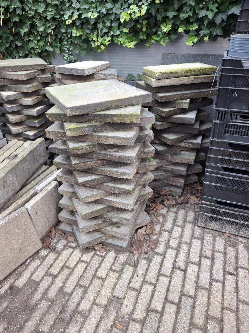Tuintegels 50x50 gratis af te halen (ca 45m2 / 180 stuks)