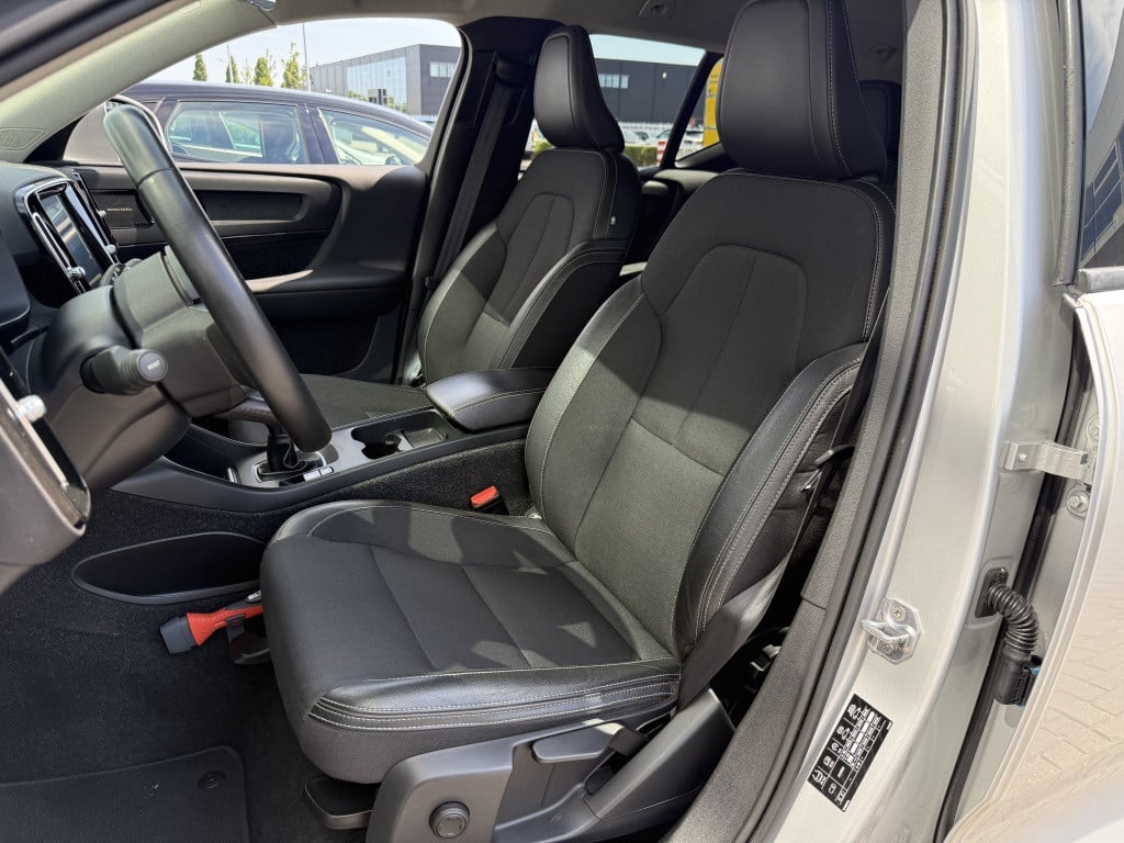 Volvo XC40 t3 160pk momentum | camera| trekhaak| h&k sound| stoelverw| carp