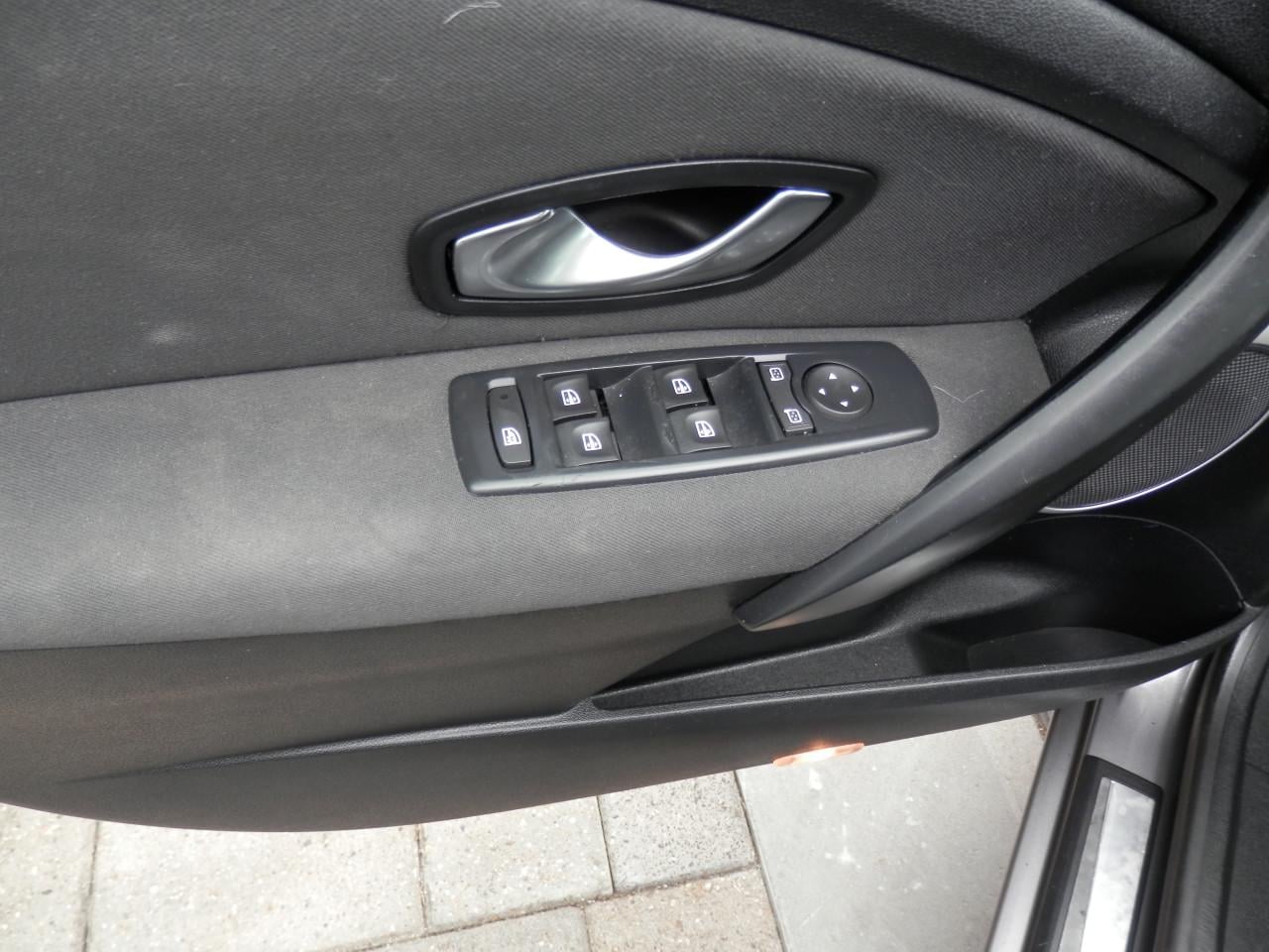 Auto Garant Biedt Aan: Renault Megane 1.6 Dynamique