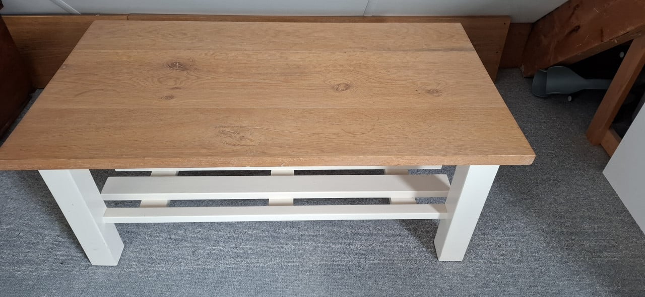 Salontafel. Wit met eiken blad. Handgemaakt.