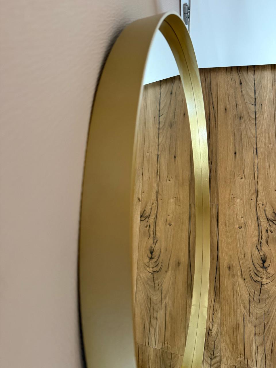 Zware gouden spiegel