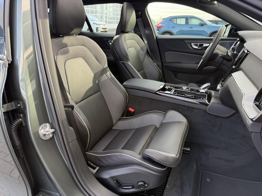 Volvo V60 t6 398pk recharge ultra dark| pano| 360camera| adap.cruise| awd