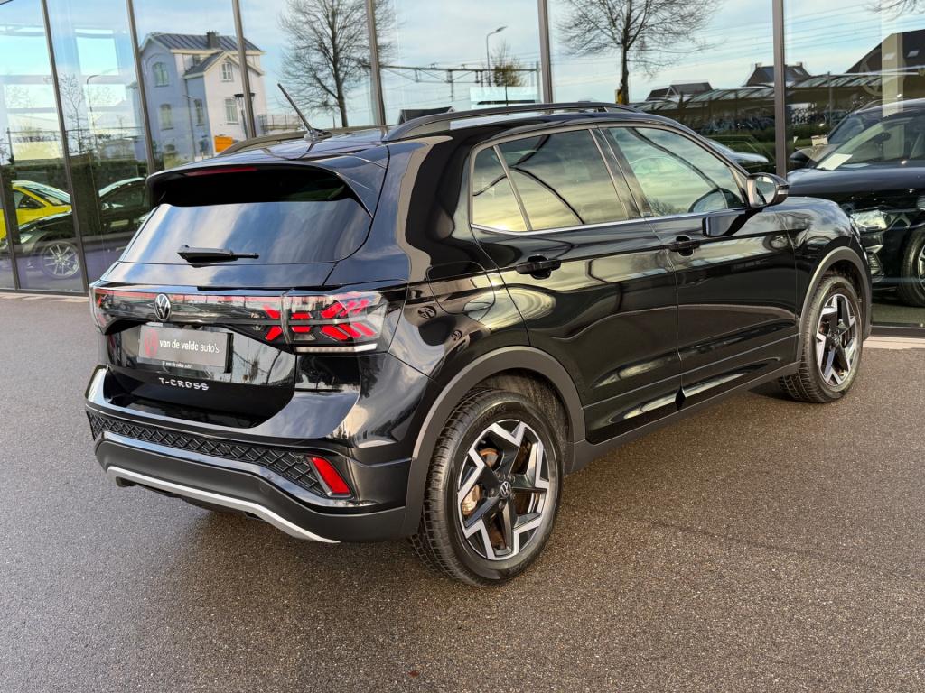 Volkswagen T-cross 1.5 tsi 150pk dsg r-line | camera | trekhaak | navi | iq