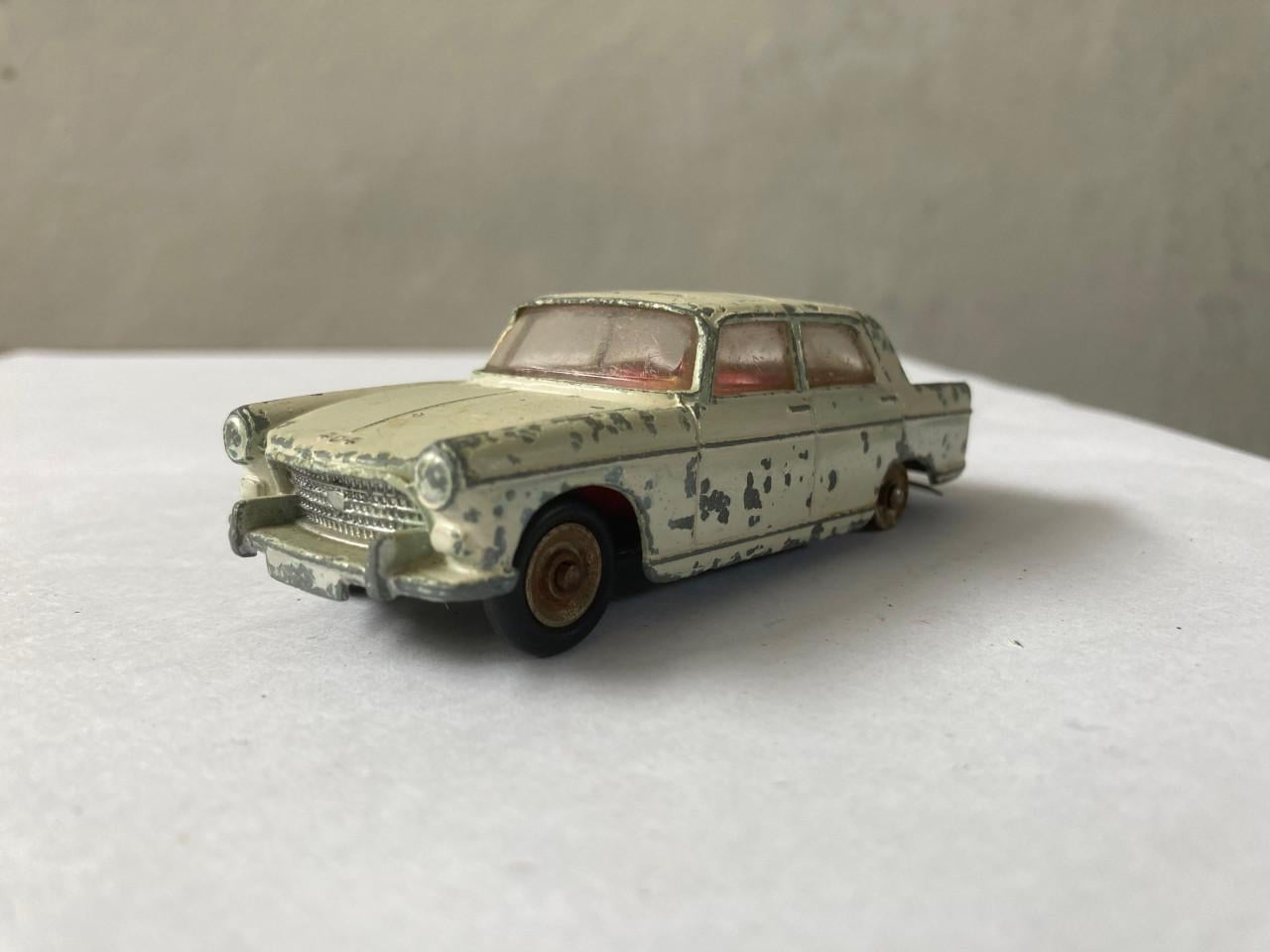 Dinkey Toys France no. 553, 510,  531 en 811