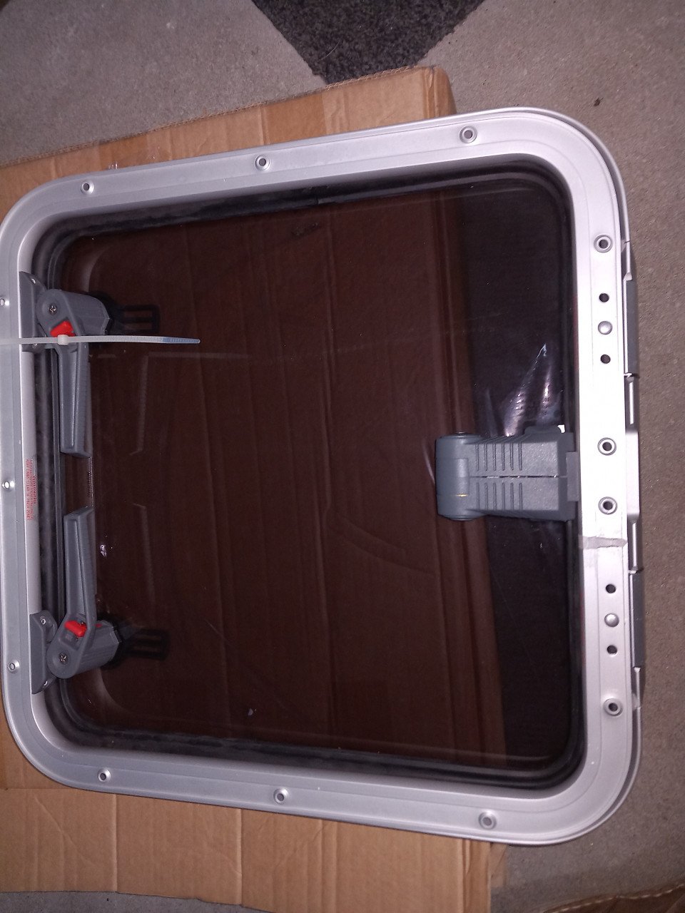 Te koop Lewmar dekluik maat 44 Low profile dekluik nieuw