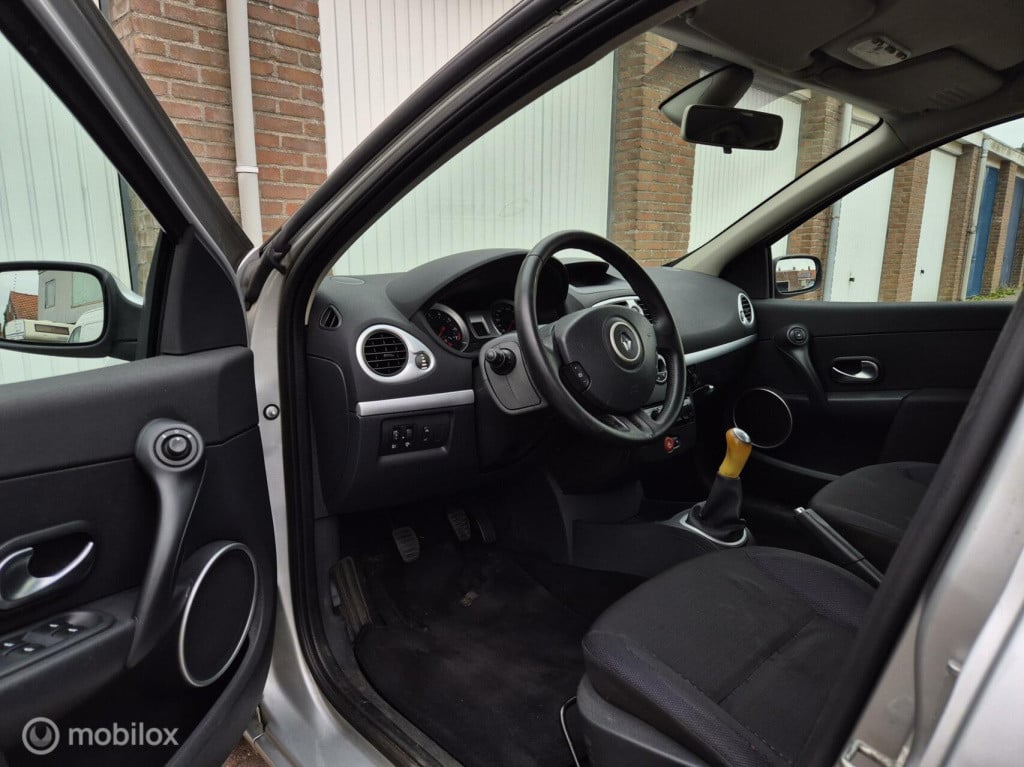 Renault Clio 1.6-16v dynamique / origineel nl / 5- deurs / airco / cruiseco