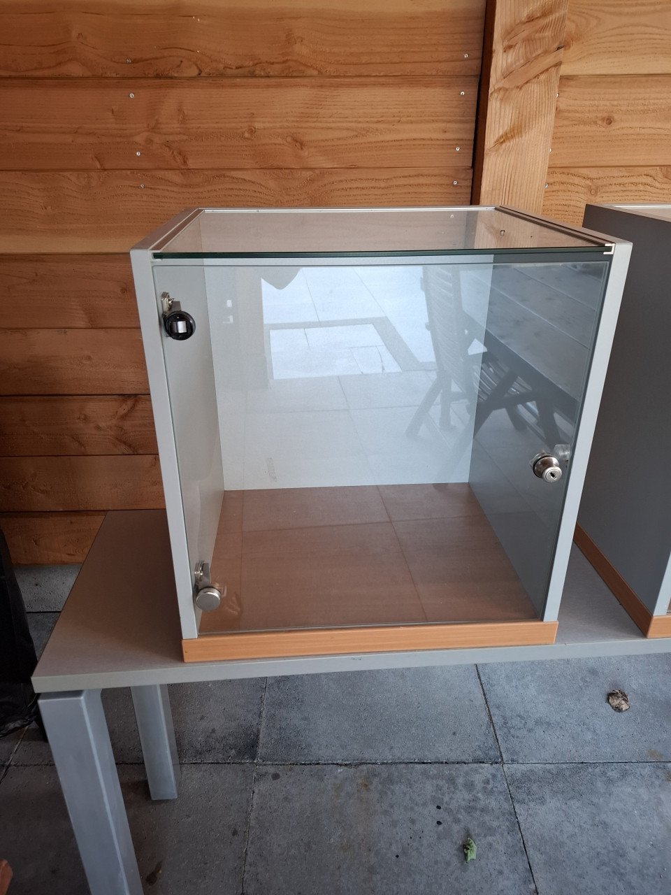 2 x vitrinekasten