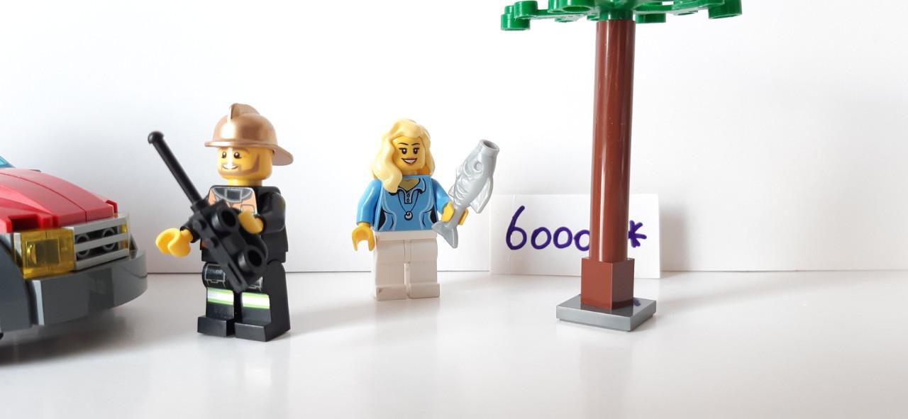 Lego City 60001: Brandweercommandant met gouden helm, met 2 minifiguren.