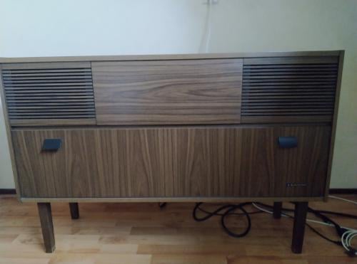 Blauwpunkt radiomeubel