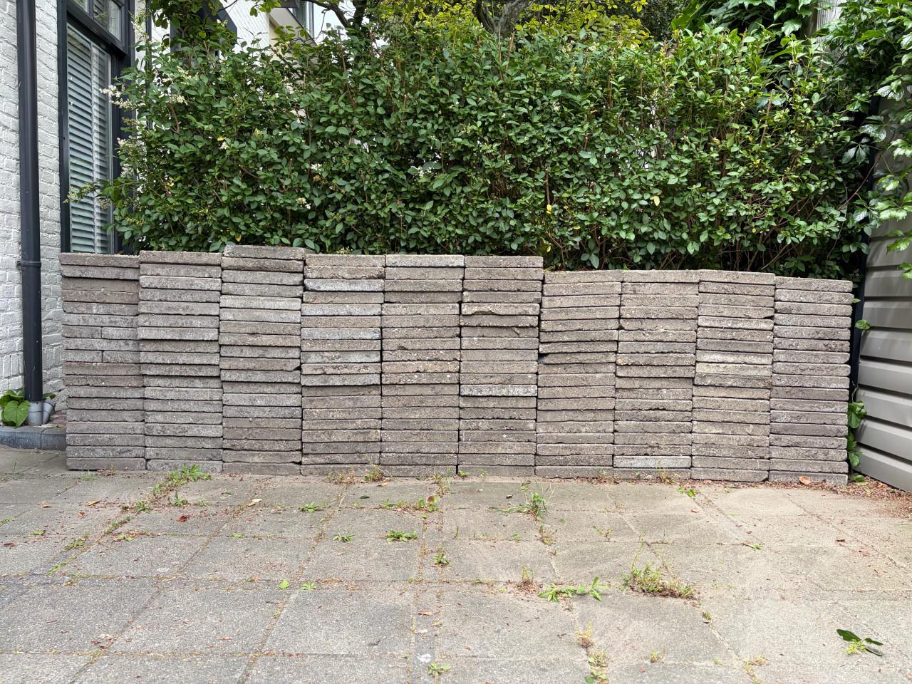 Gratis terrastegels (30x30cm, 180 stuks)