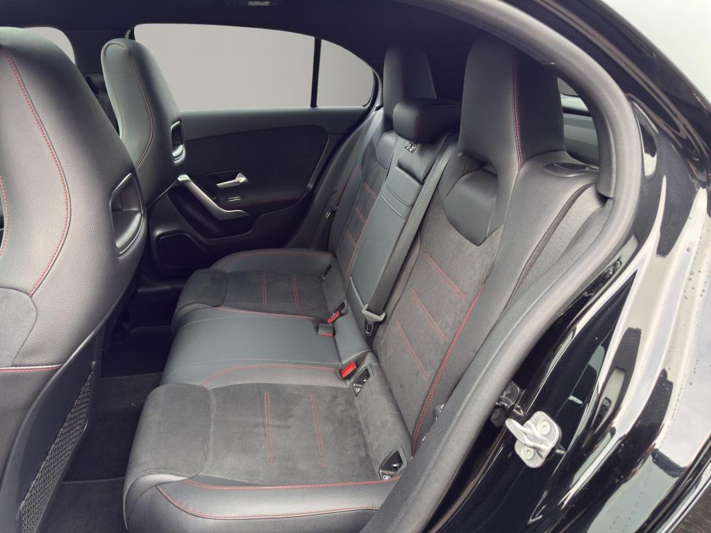 Mercedes-Benz A-Klasse 250 e amg line panoramadak | 19"velg | sfeer | elekt