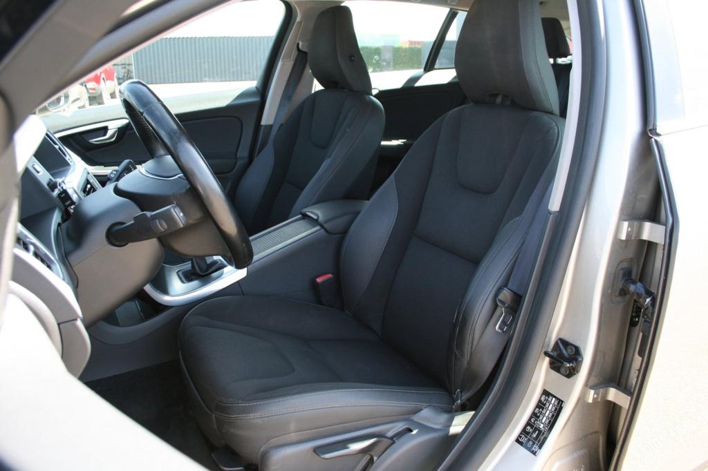 Volvo V60 1.6 t3 momentum / afn. trekhaak / cruise / pdc / stoelv.