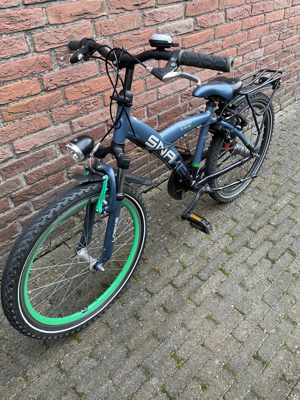 Loeki Snake 22 inch.