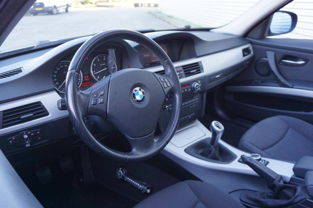 BMW 3-serie 318i business line climate / navi / cruise / pano / elektr. ram