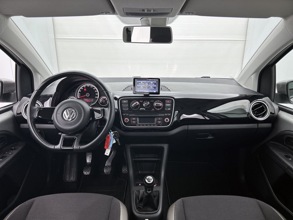Volkswagen UP! 1.0 high up! bluemotion | 1e eigenaar | trekaak |