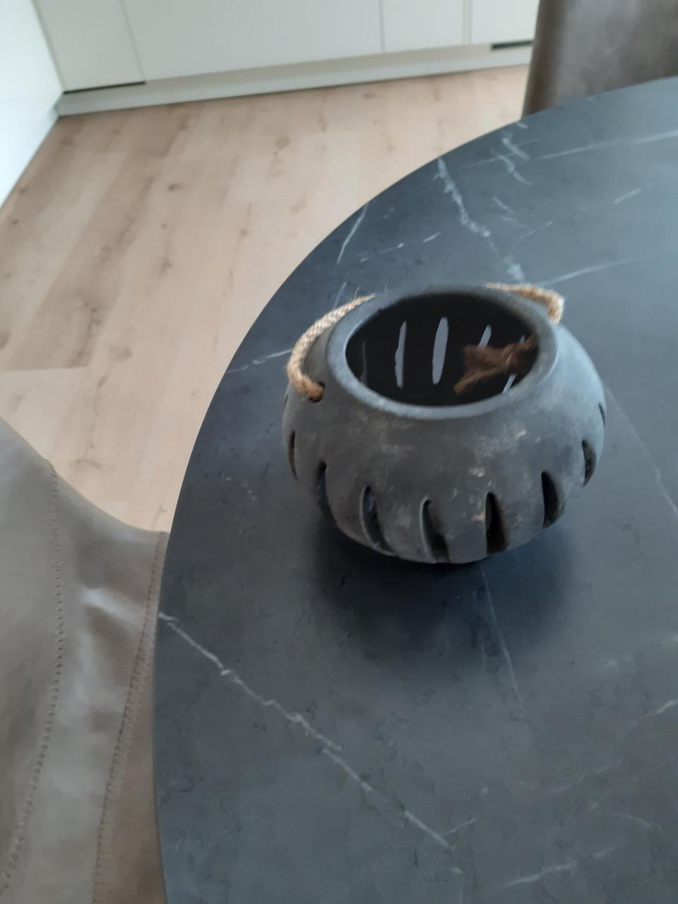 Betonnen windlichtje geen koeriersdiensten