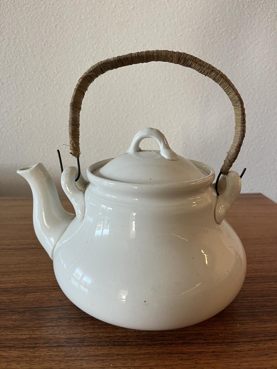 Grote verzameling wit Maastrichts aardewerk: Petrus Regout & Société