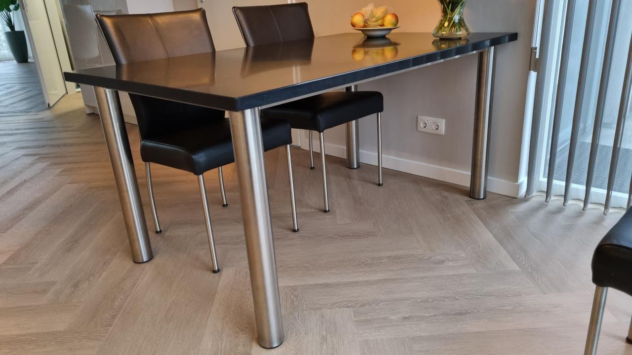 Eetkamer tafel met composiet blad