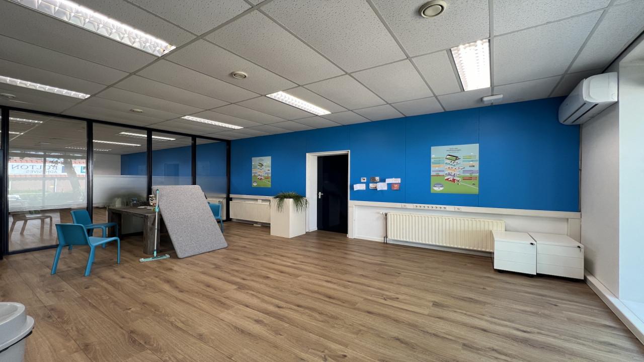 TE HUUR 2 geschakelde kantoorruimtes van 35m2