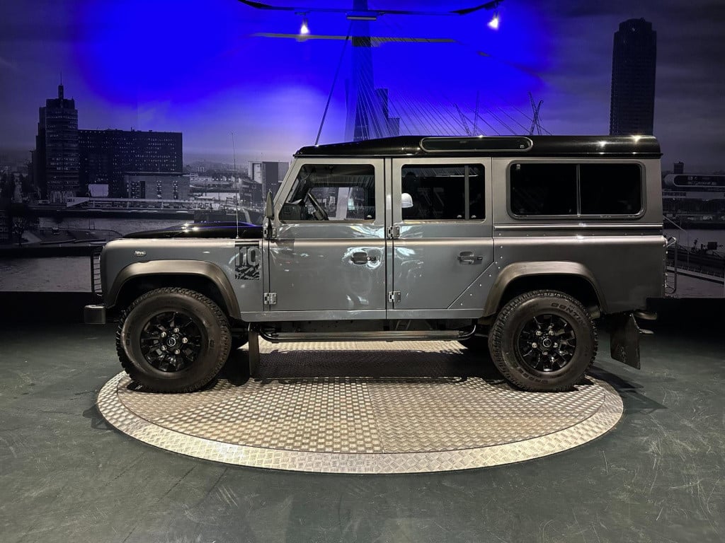 Land Rover Defender 2.4 td 110" x-tech dc *grijs kenteken 7 persoons*