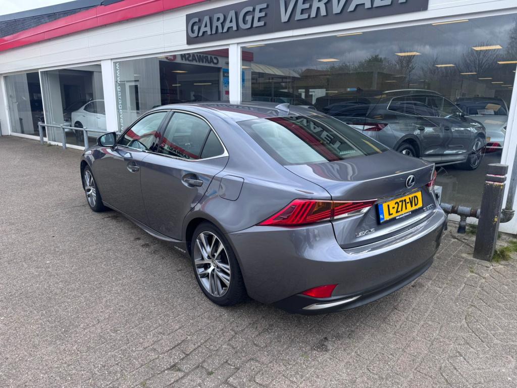 Lexus Is 300h hybrid business line