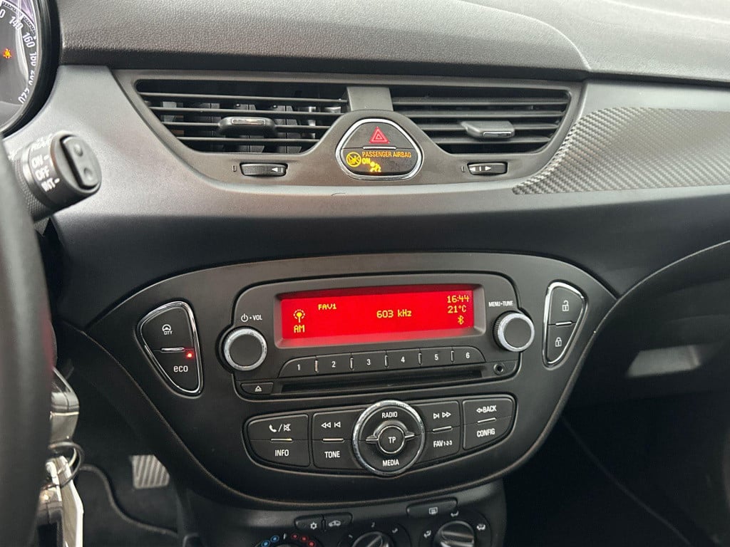 Opel Corsa 1.4 favourite | airco | cruise control | bluetooth