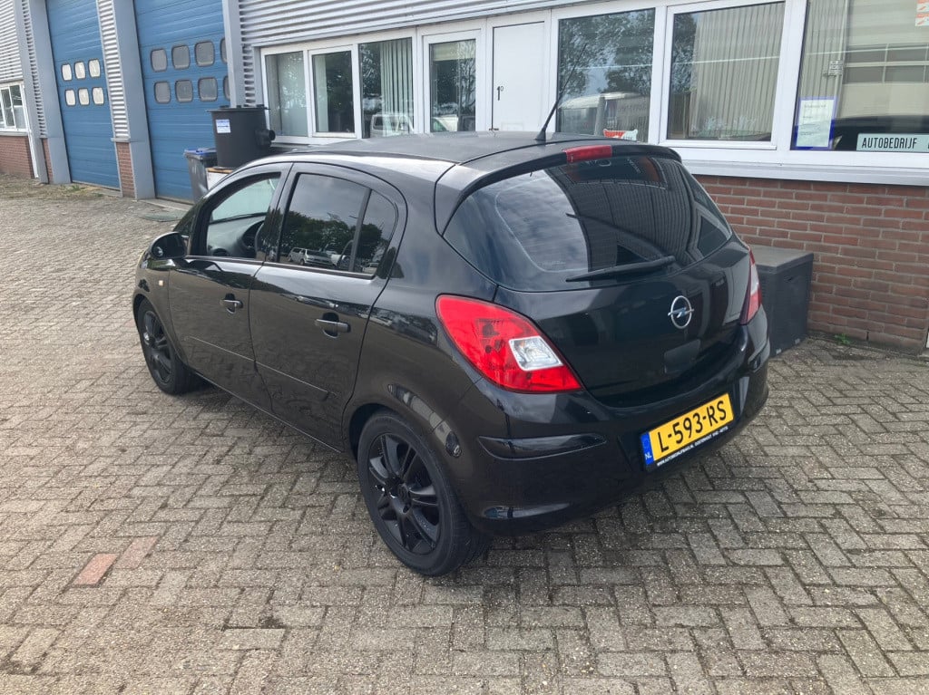 Opel Corsa 1.2-16v essentia