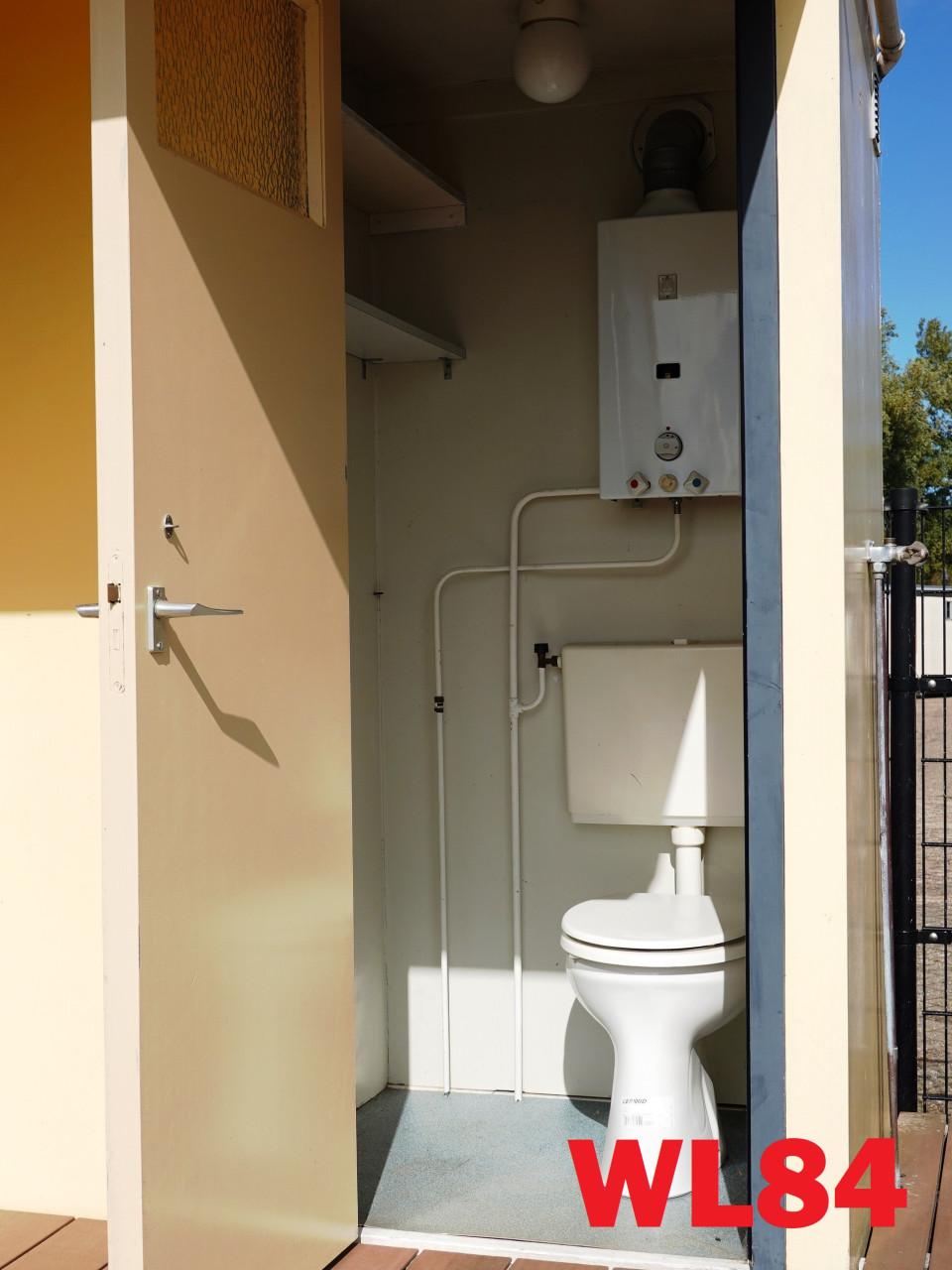 Leuk 4 pers strandhuisje met vlonderterras en dubbel glas te koop