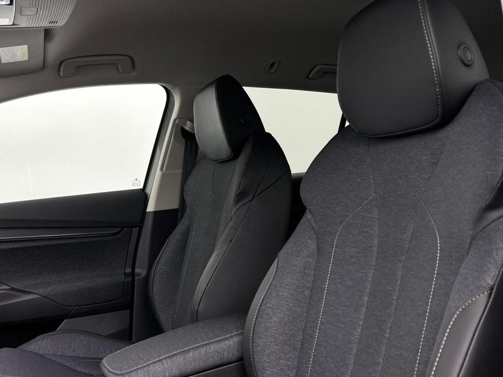 Skoda Elroq business edition tour elektromotor 150 kw / 204 pk