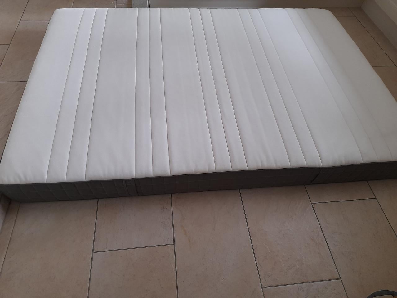 Schoon net matras 140 x 200 x 18 dik (in goede staat )