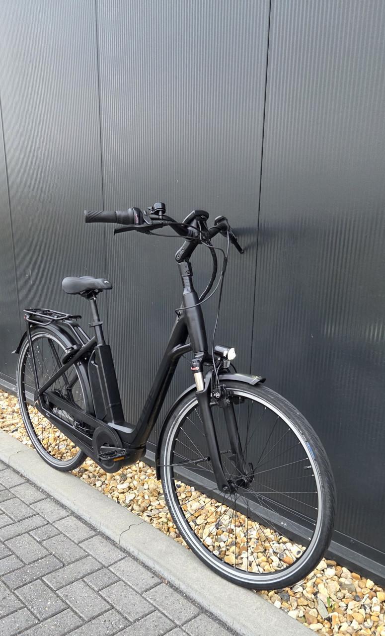Mooi sportieve Cube Town One Bosch Active Line-Plus 400Wh 53cm